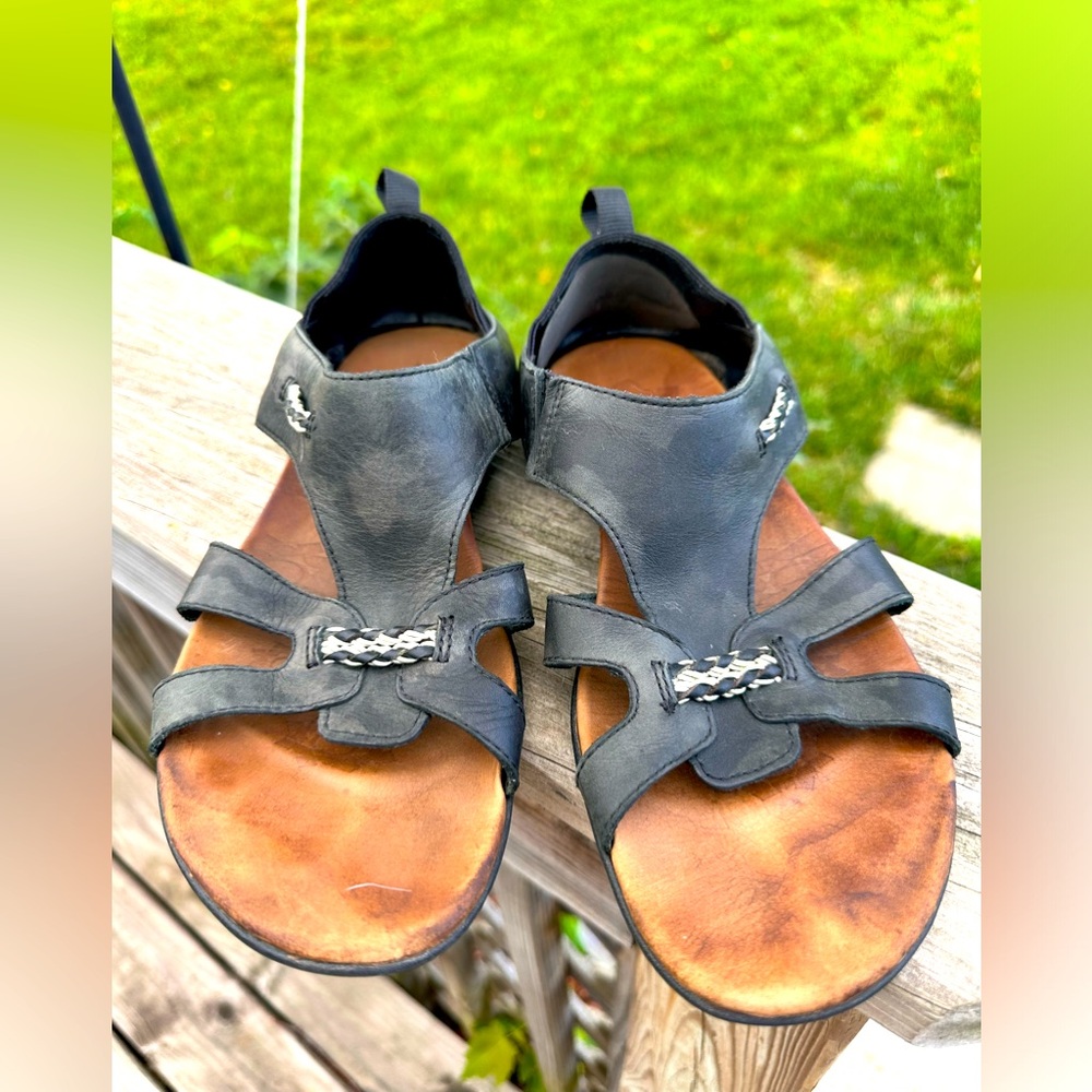 Merrell Flaxen Leather Sandal Size 8
